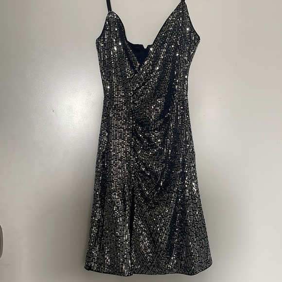 mini dress with sequins in size S - Picture 4 of 7